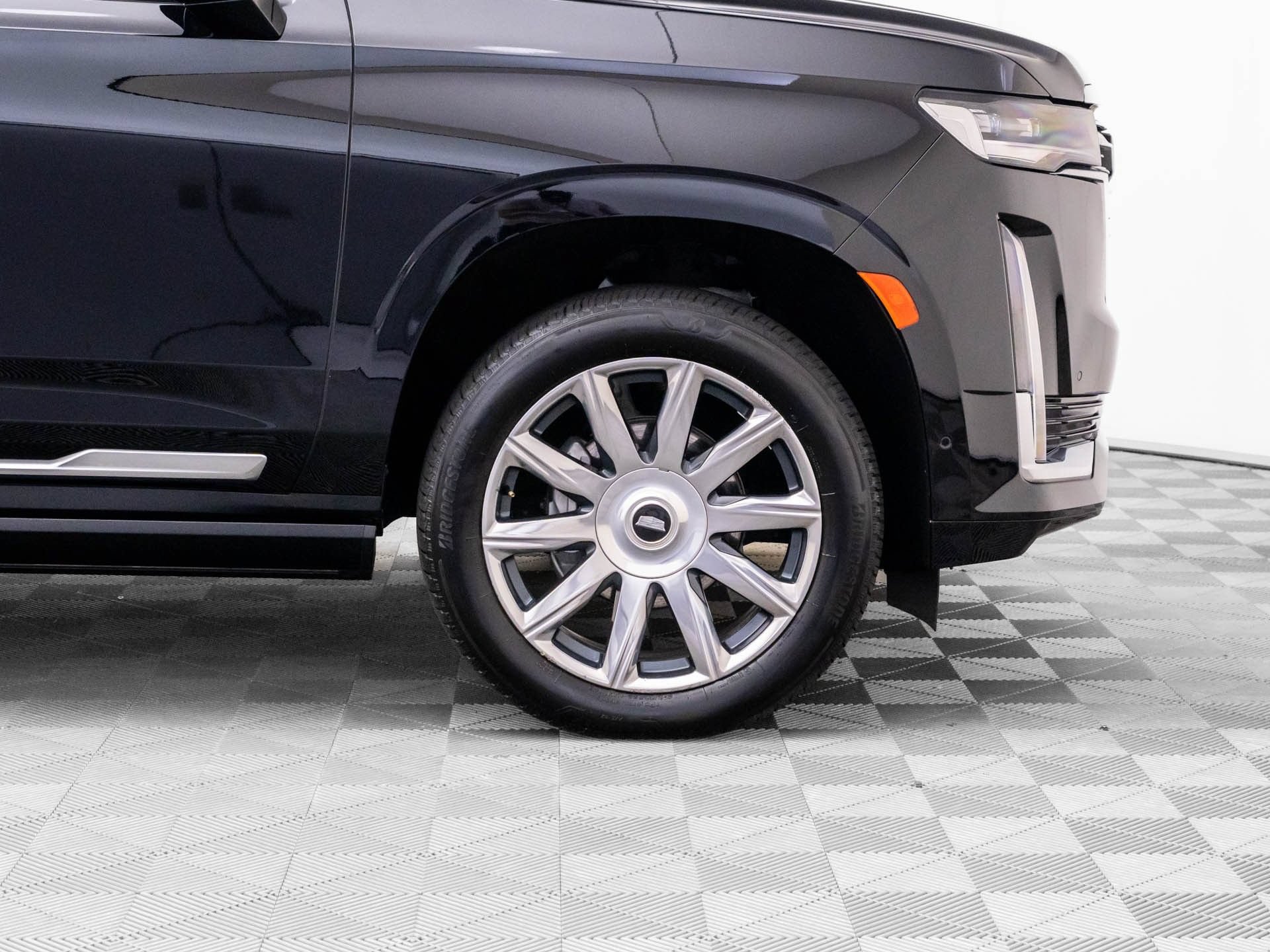Certified 2024 Cadillac Escalade Premium Luxury Platinum w/ LPO, Floor Liner Package AWD/4WD image 40