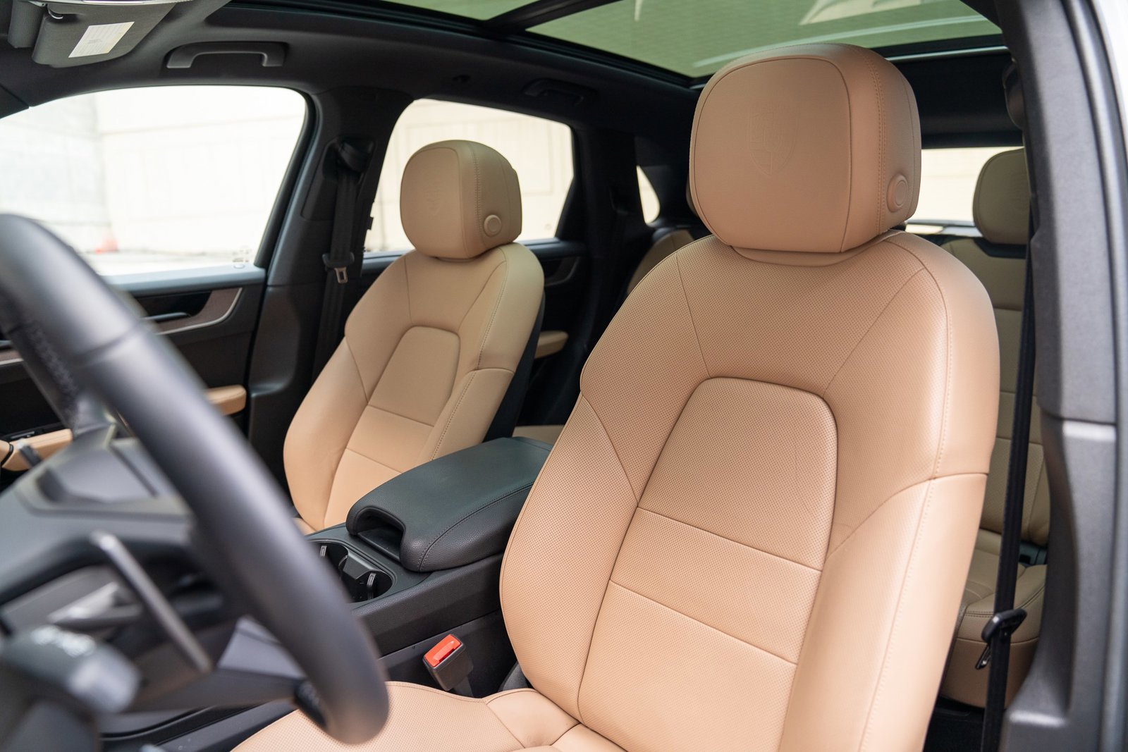 Used 2025 Porsche Cayenne image 5