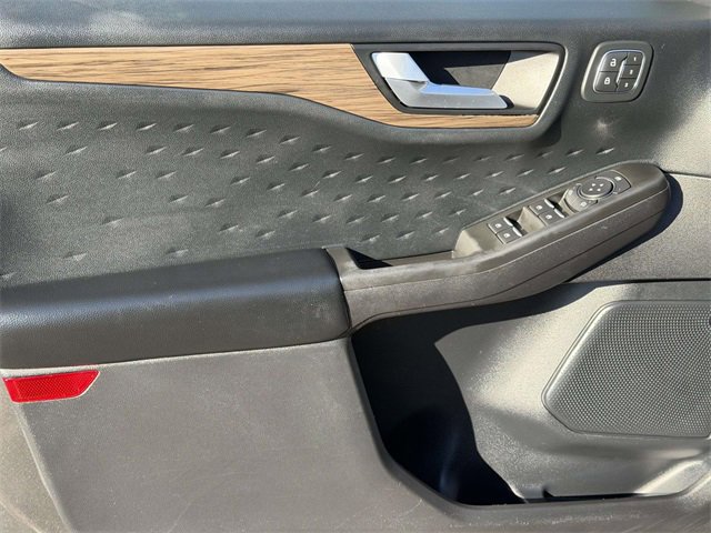 Used 2020 Ford Escape Titanium image 16