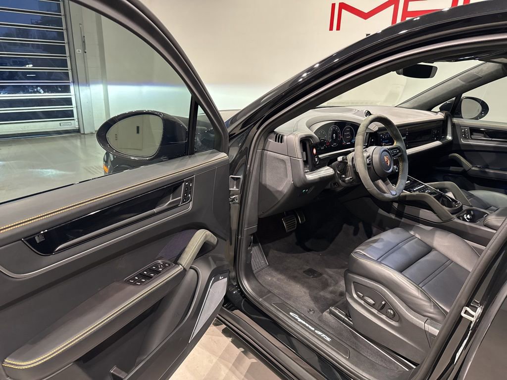 Used 2025 Porsche Cayenne GTS AWD/4WD image 12