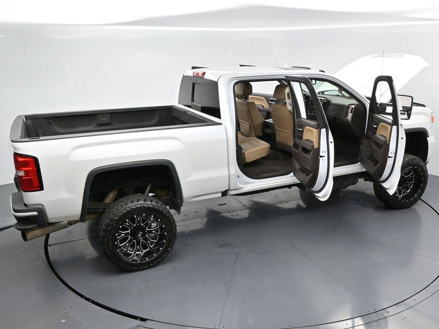 Used 2019 GMC Sierra 2500 Denali w/ Duramax Plus Package AWD/4WD image 40