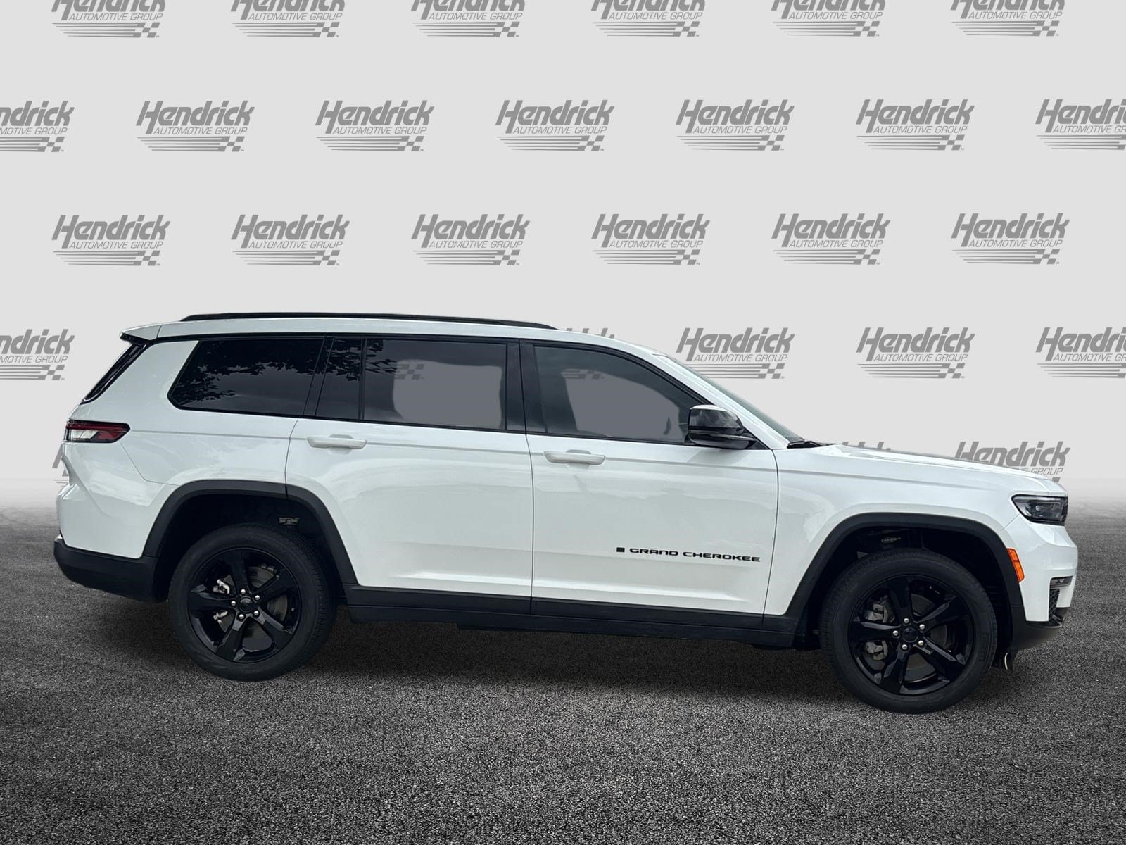 Used 2024 Jeep Grand Cherokee L Limited w/ Black Appearance Package AWD/4WD image 11