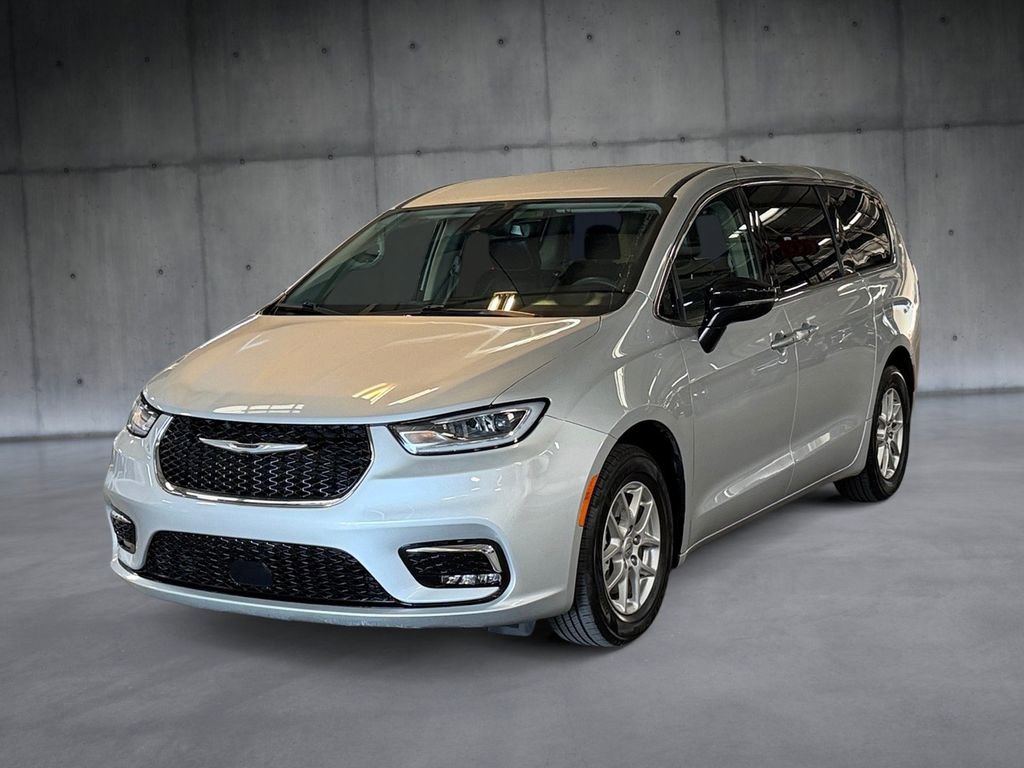 Used 2024 Chrysler Pacifica Touring-L
