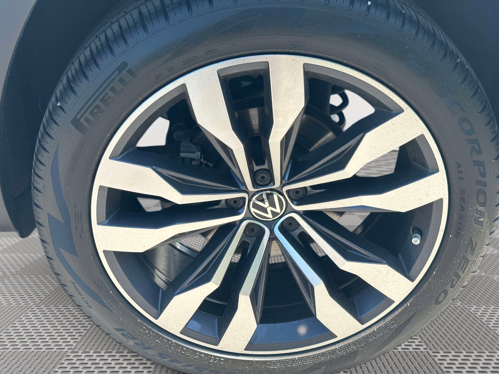 Used 2021 Volkswagen Atlas SEL R-Line FWD image 36