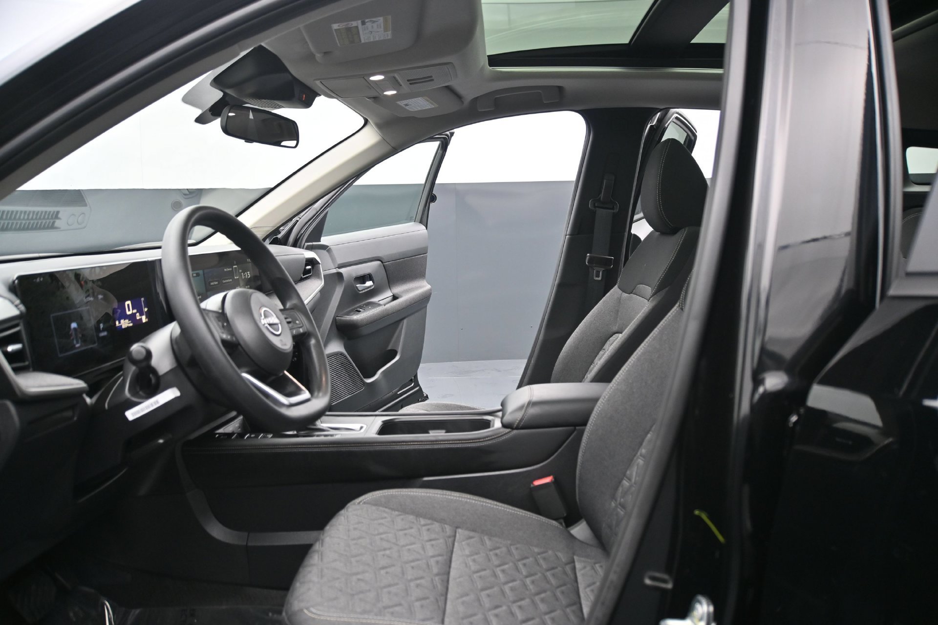 Used 2025 Nissan Kicks SV w/ SV Premium Package AWD/4WD image 19