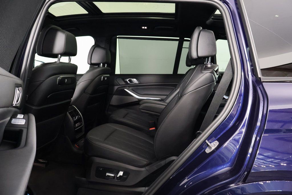 Used 2023 BMW X7 xDrive40i w/ Executive Package image 11