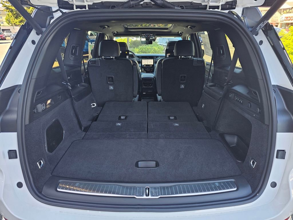 New 2024 Jeep Grand Cherokee L Overland w/ Advanced Protech Group III image 16