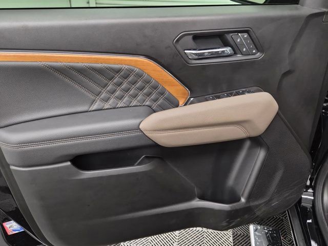 Used 2025 GMC Canyon Denali image 19