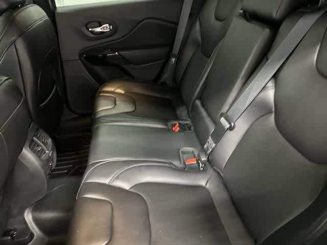 Used 2019 Jeep Cherokee Latitude Plus AWD/4WD image 11