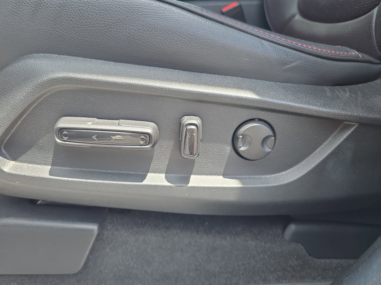 Certified 2025 Honda Pilot Black Edition image 17