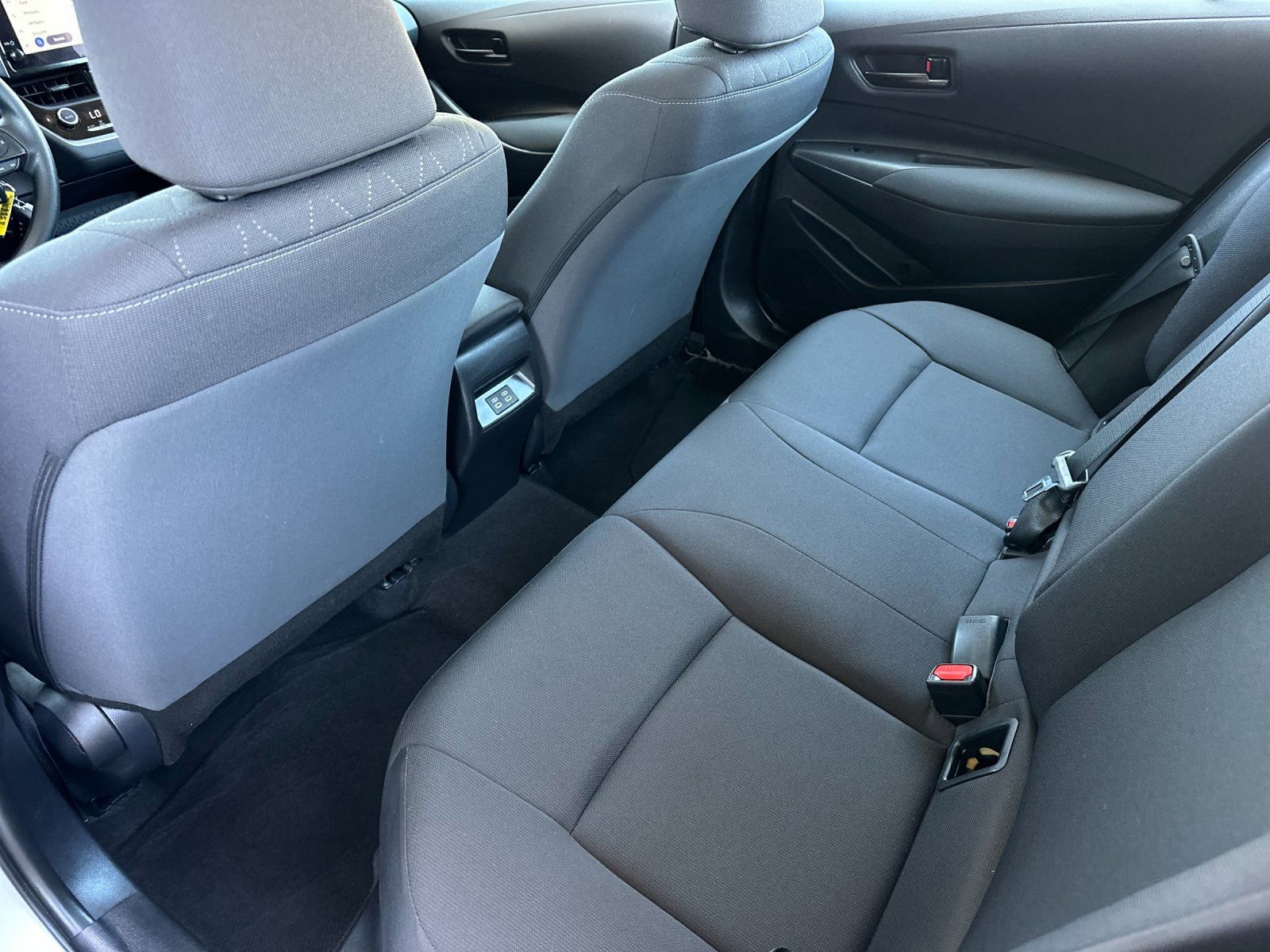 Used 2025 Toyota Corolla LE FWD image 11