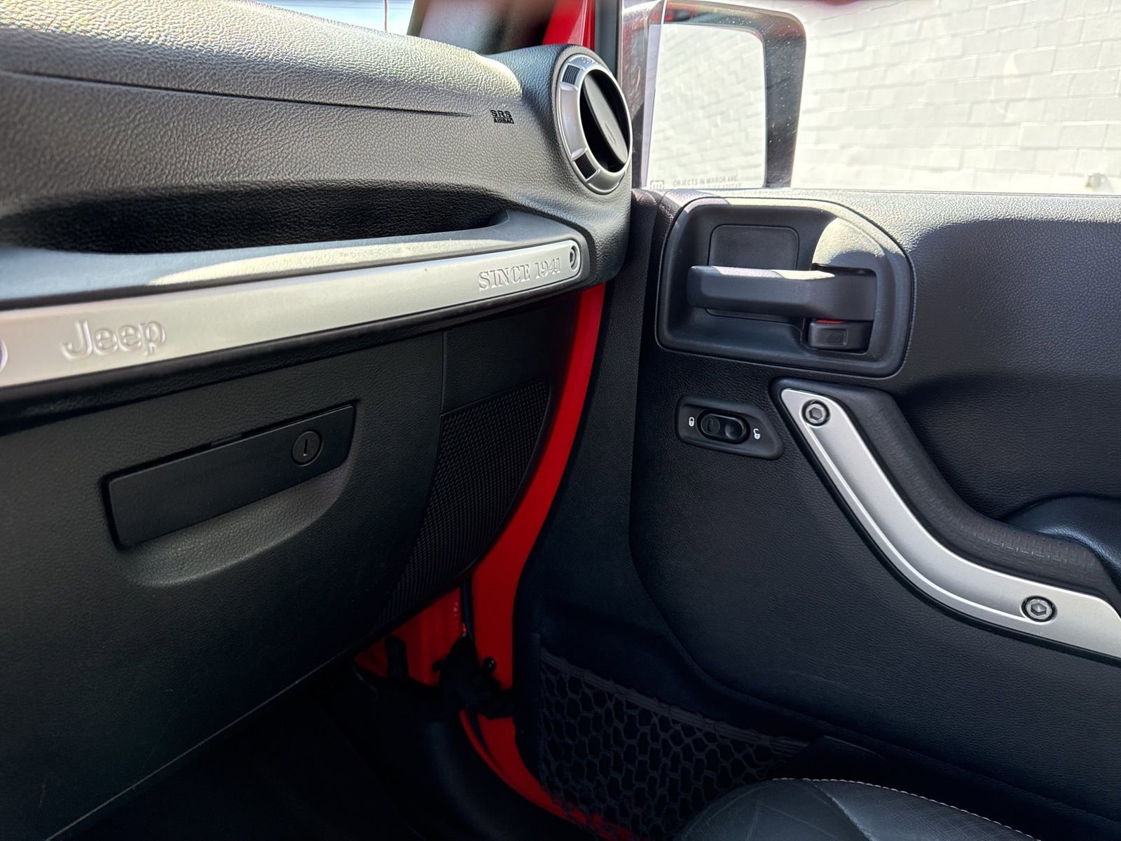 Used 2015 Jeep Wrangler Unlimited Sahara w/ Dual Top Group image 27