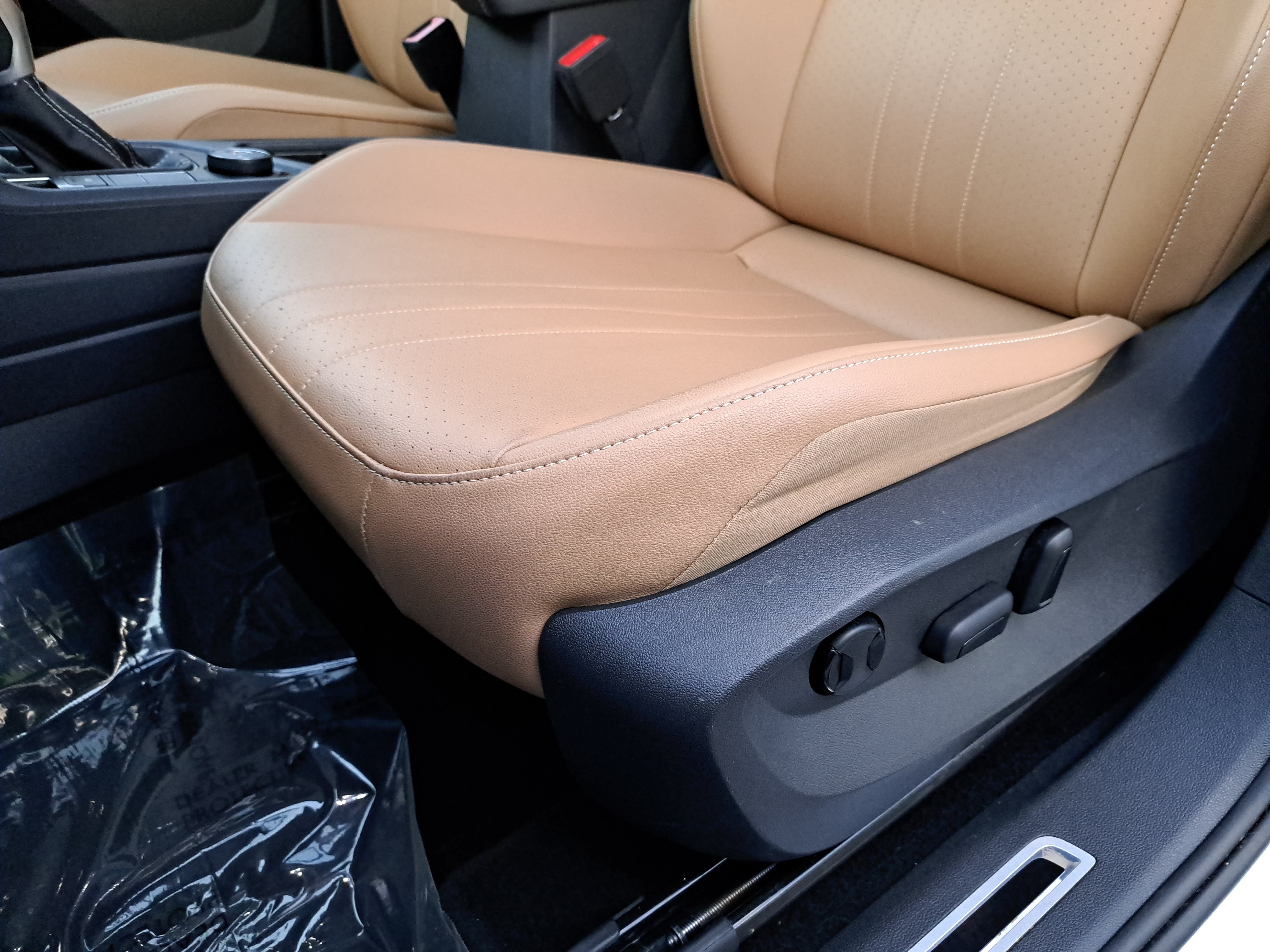 Certified 2022 Volkswagen Tiguan SE R-Line AWD/4WD image 30