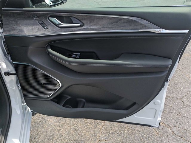 New 2024 Jeep Grand Cherokee Overland w/ Advanced Protech Group III image 36