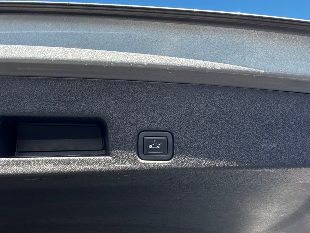 Used 2025 Chevrolet Traverse Z71 image 38