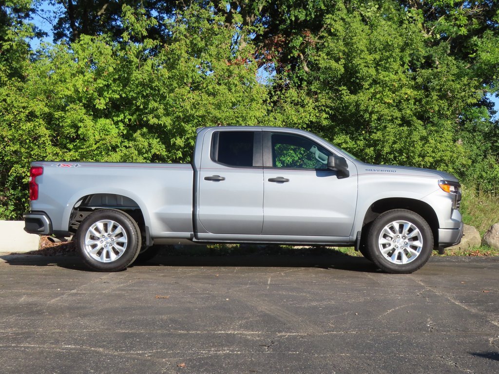 Used 2024 Chevrolet Silverado 1500 Custom image 2