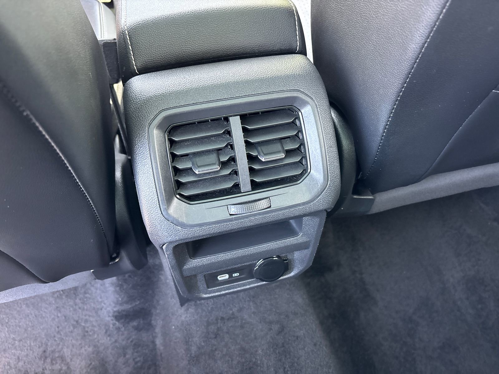 Certified 2024 Volkswagen Tiguan SE AWD/4WD image 32