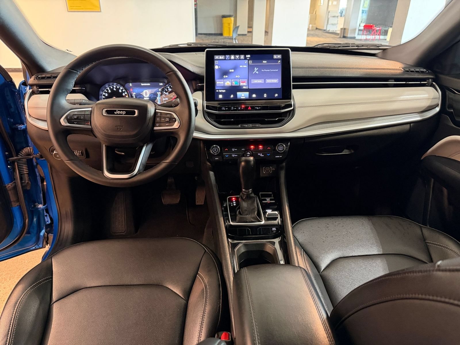 Used 2025 Jeep Compass Limited AWD/4WD image 32