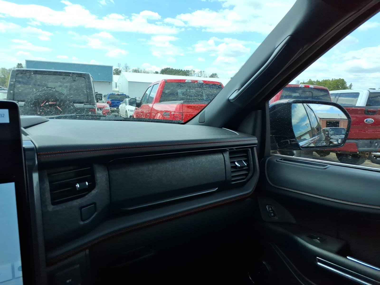 Used 2024 Ford Expedition Limited AWD/4WD image 21