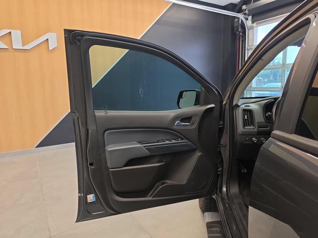 Used 2016 Chevrolet Colorado Z71 AWD/4WD image 15