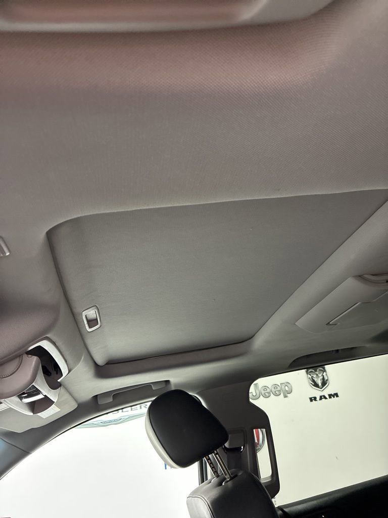 Used 2016 Chevrolet Suburban LTZ image 17