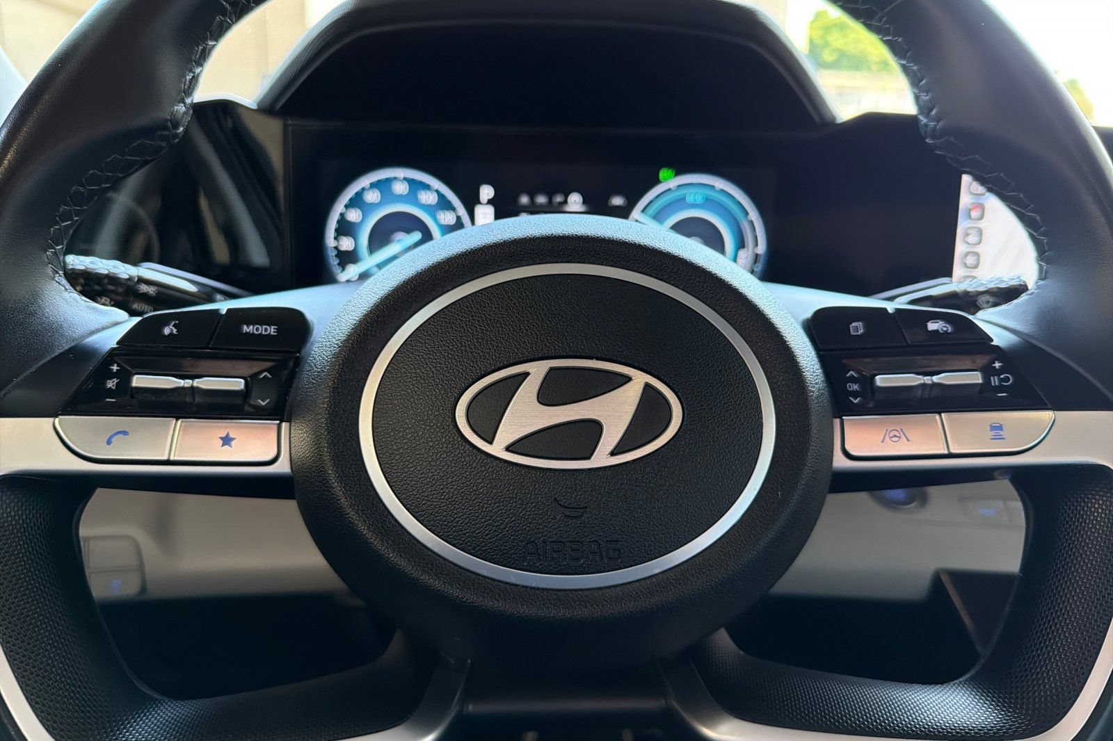 Used 2024 Hyundai Elantra Limited FWD image 30