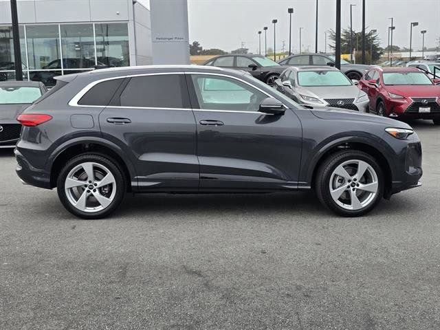 Used 2025 Audi Q5 Premium Plus w/ Premium Plus image 38