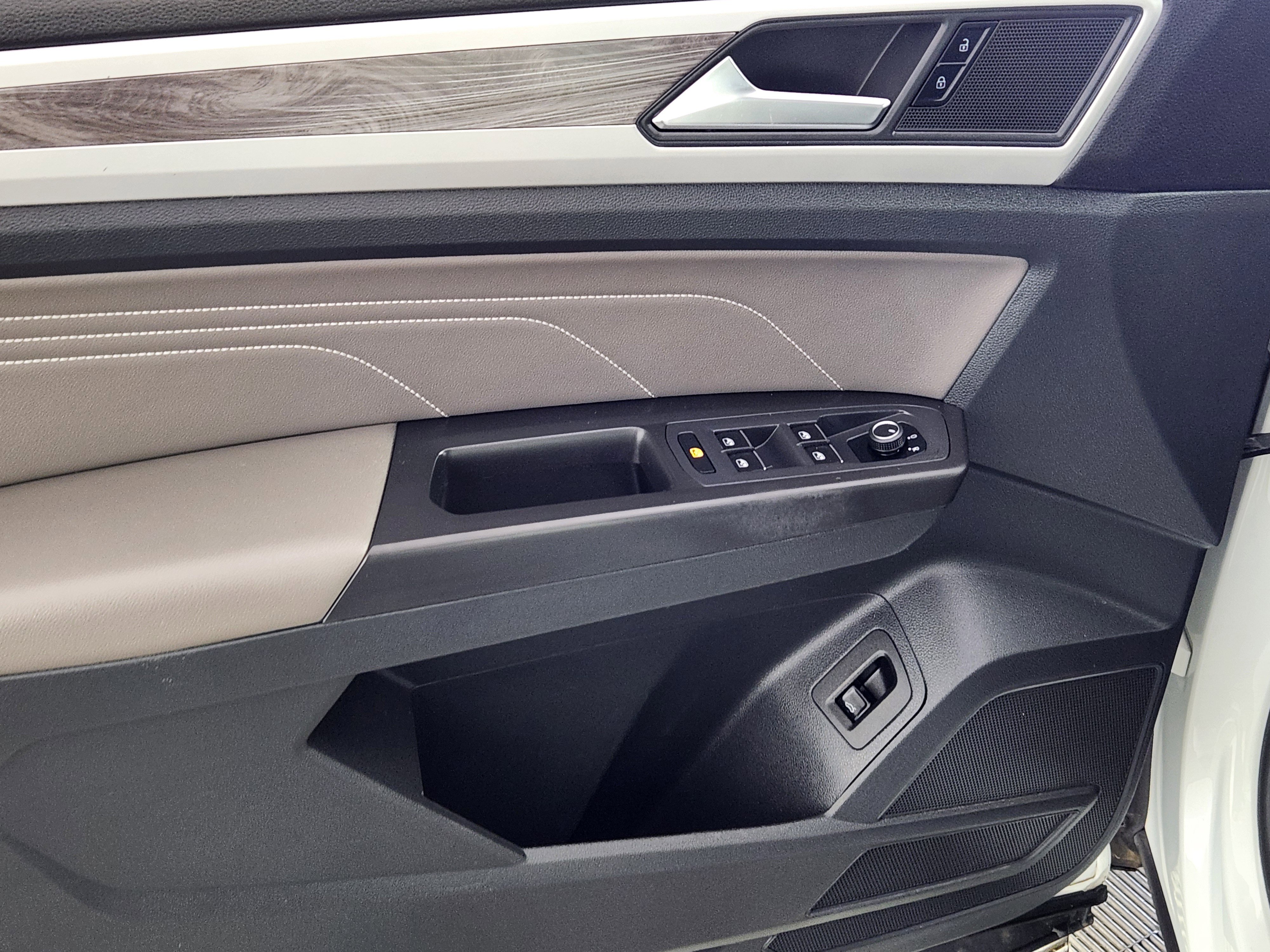 Used 2021 Volkswagen Atlas Cross Sport SE image 16