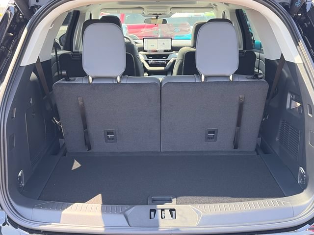 New 2026 Ford Explorer Active w/ Active Comfort Package AWD/4WD image 8