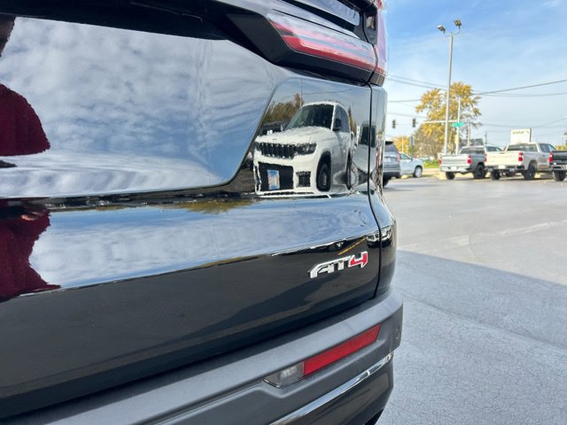 Used 2025 GMC Acadia AT4 w/ Luxury Package AWD/4WD image 9