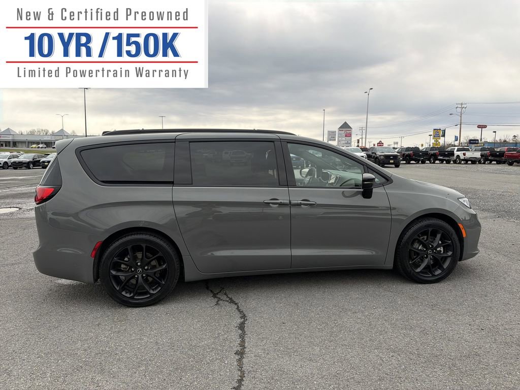 Used 2025 Chrysler Pacifica Limited image 5