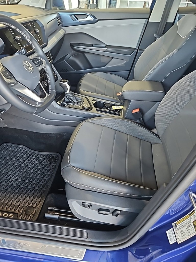 Used 2024 Volkswagen Taos SE w/ Black Wheel Plus Package image 27