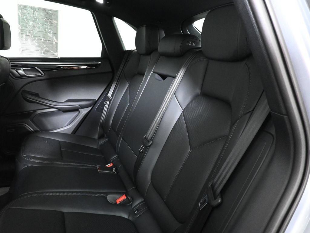 Used 2026 Porsche Macan AWD/4WD image 37
