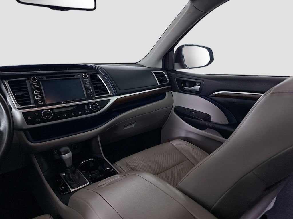 Used 2016 Toyota Highlander Limited image 16