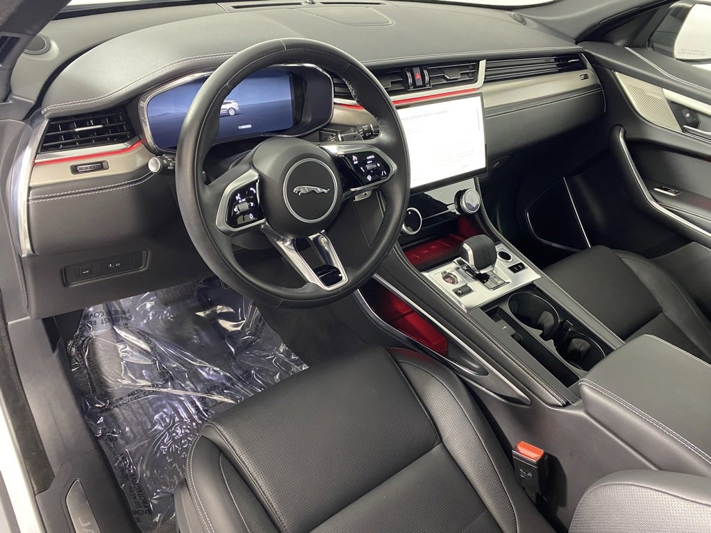 Used 2025 Jaguar F-PACE R-Dynamic S image 9