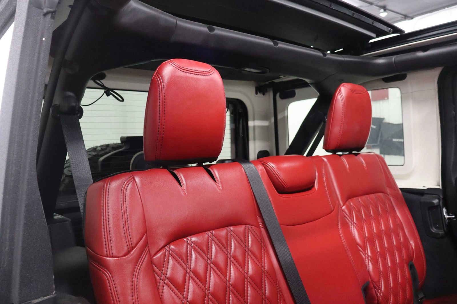Used 2019 Jeep Wrangler Unlimited Sahara w/ Quick Order Package 24M Moab AWD/4WD image 28