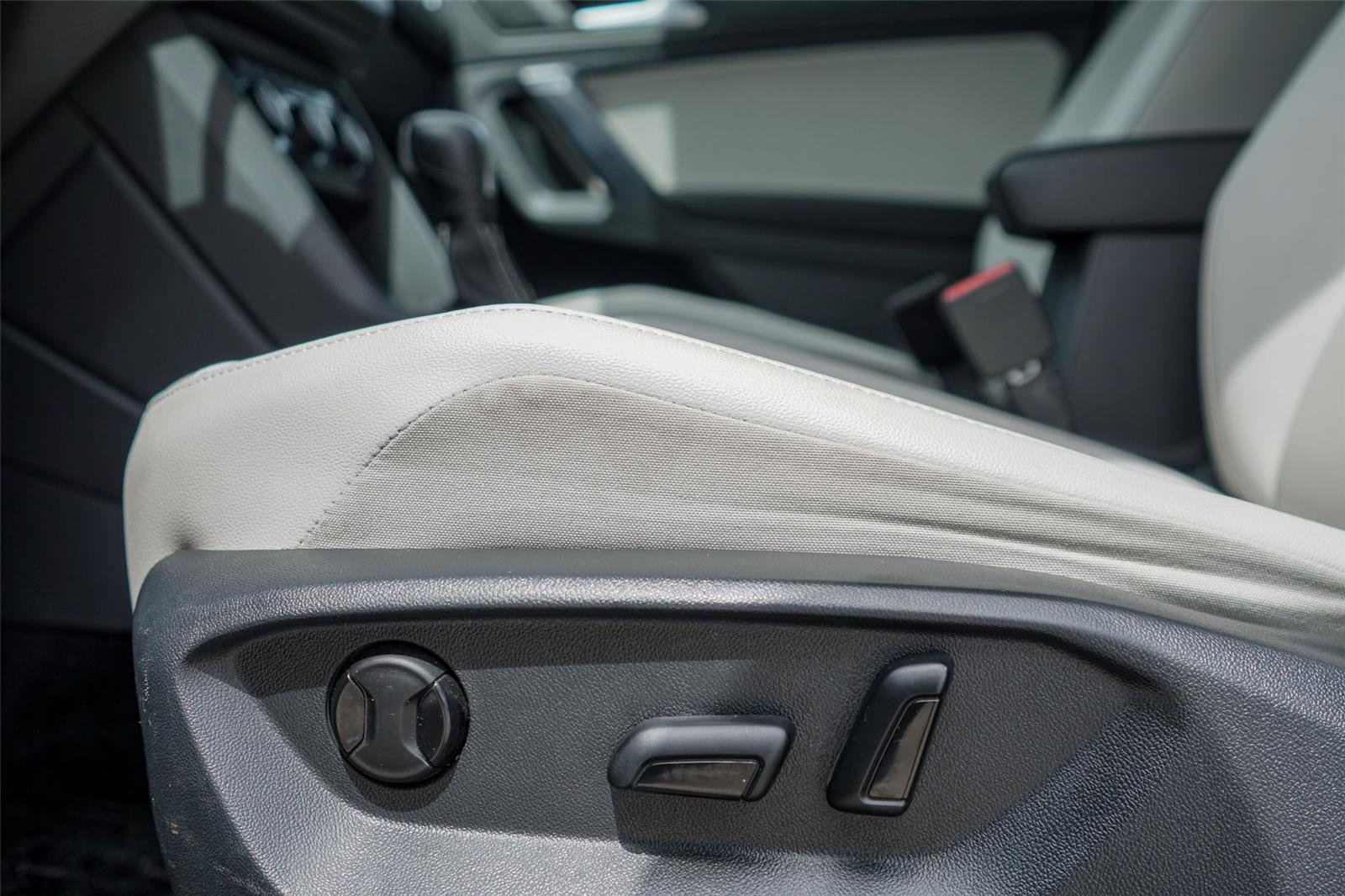 Used 2021 Volkswagen Tiguan SEL image 22