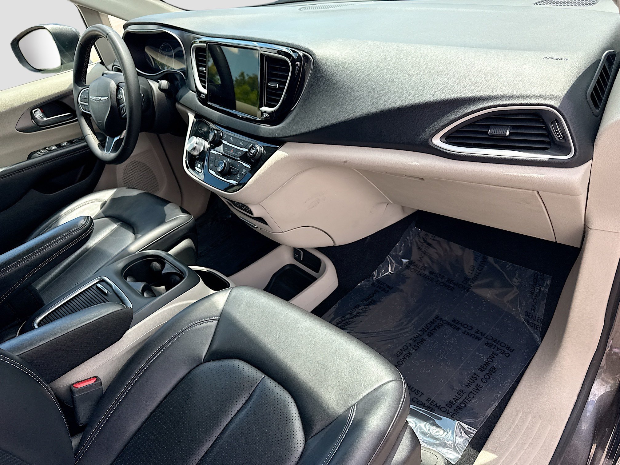 Used 2023 Chrysler Pacifica Touring-L FWD image 14