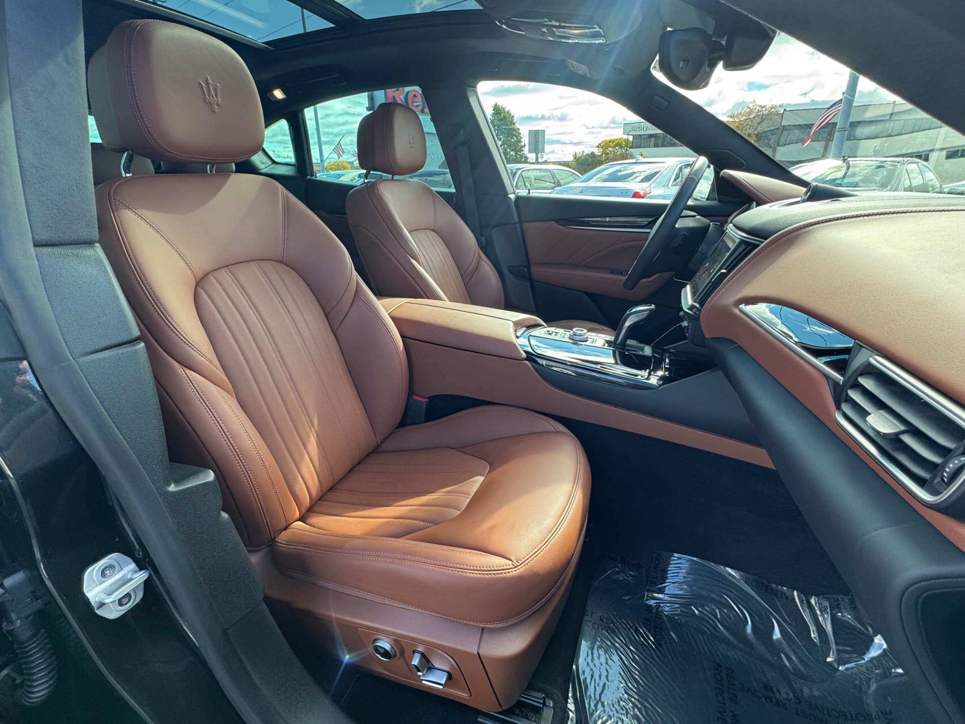 Used 2022 Maserati Levante GT AWD/4WD image 32