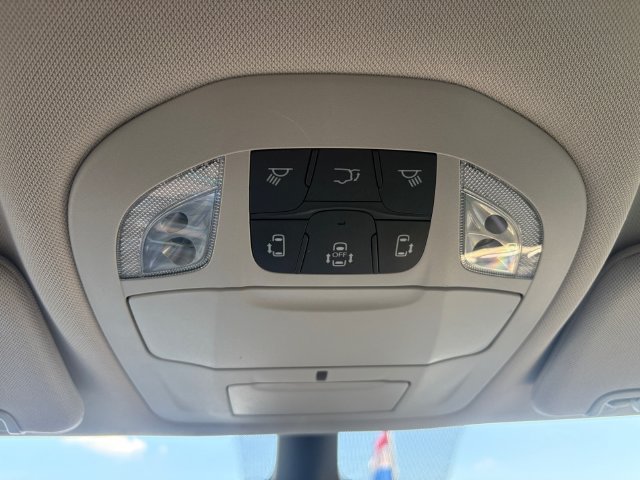 Used 2023 Chrysler Pacifica Touring-L FWD image 7