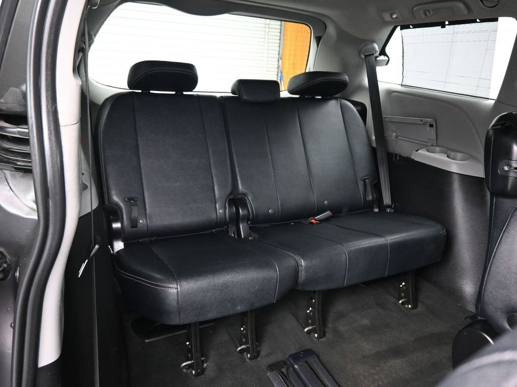 Used 2017 Toyota Sienna SE w/ SE Preferred Package image 49