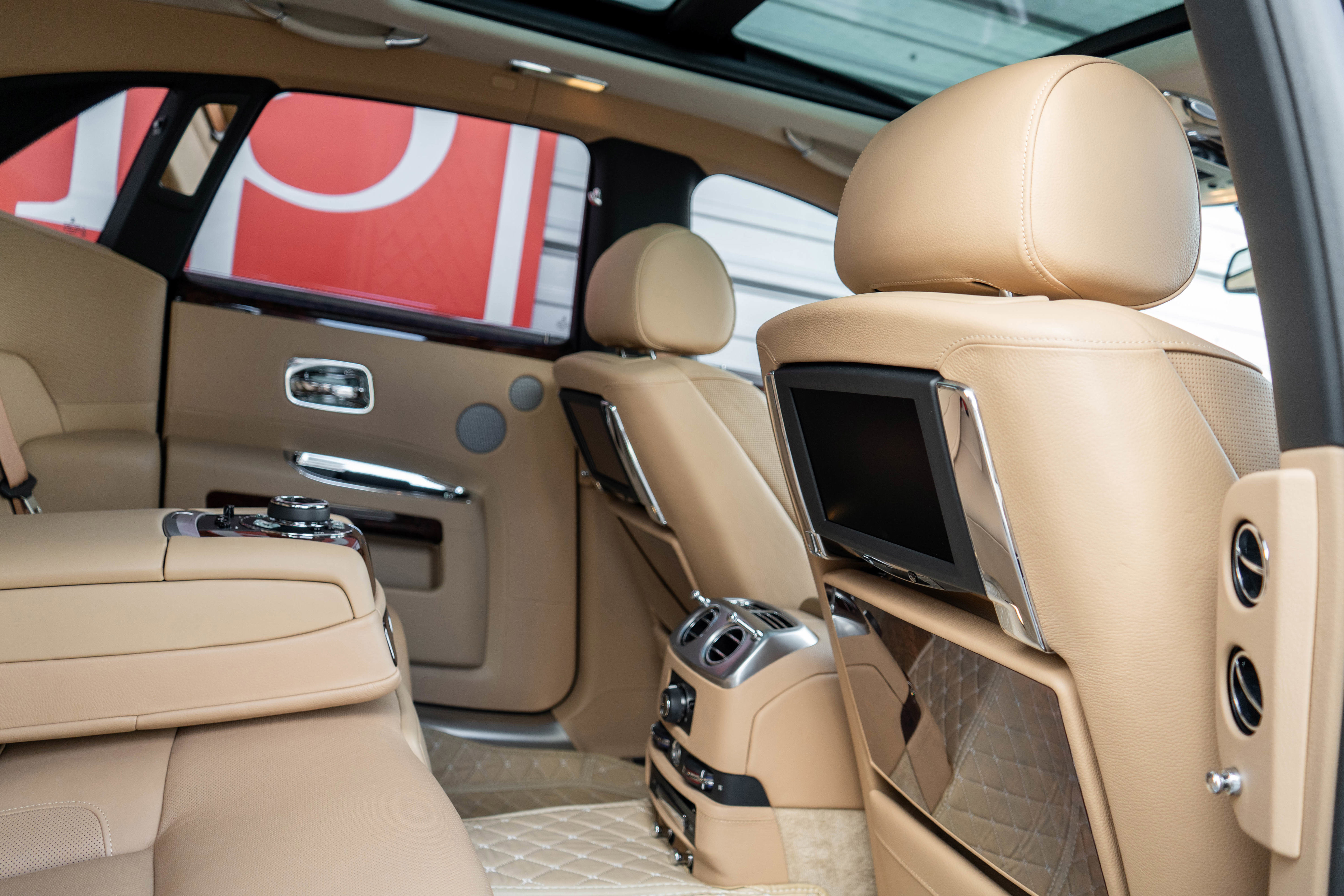 Used 2014 Rolls-Royce Ghost image 36