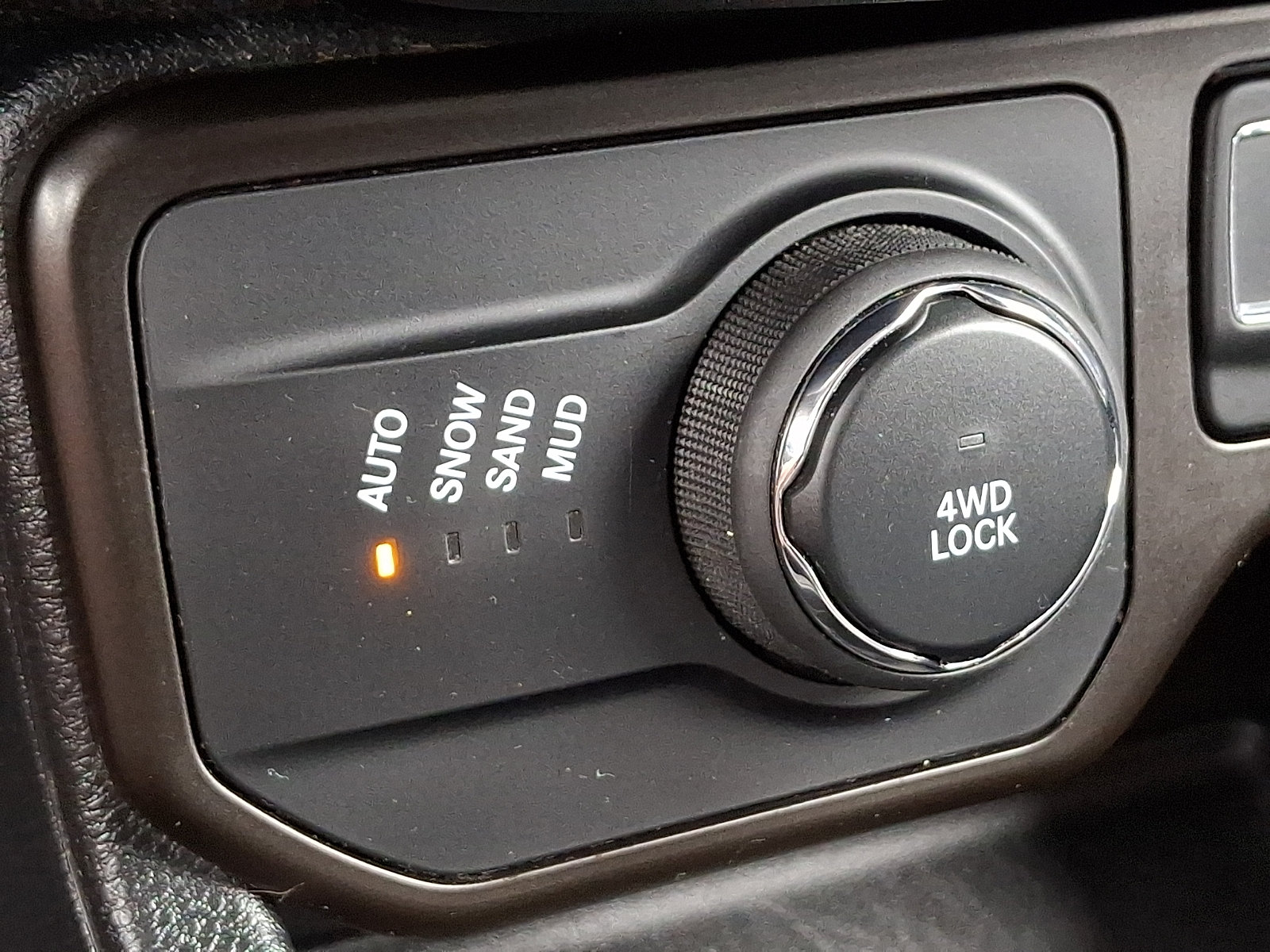 Certified 2019 Jeep Renegade Limited w/ UConnect 8.4 Nav Group AWD/4WD image 25