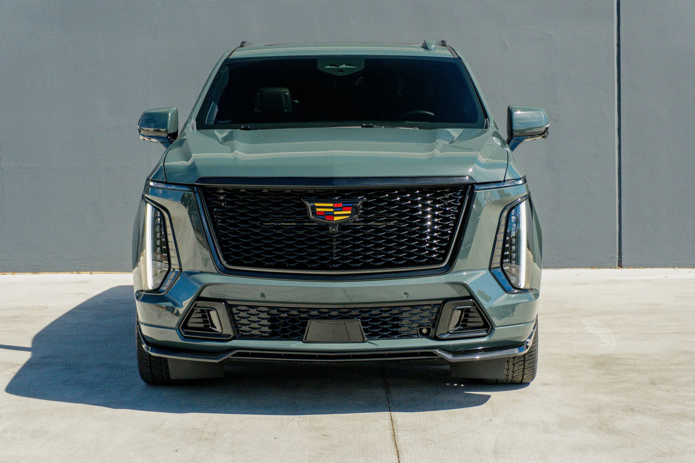 Used 2025 Cadillac Escalade V w/ LPO, ONYX Package AWD/4WD image 4