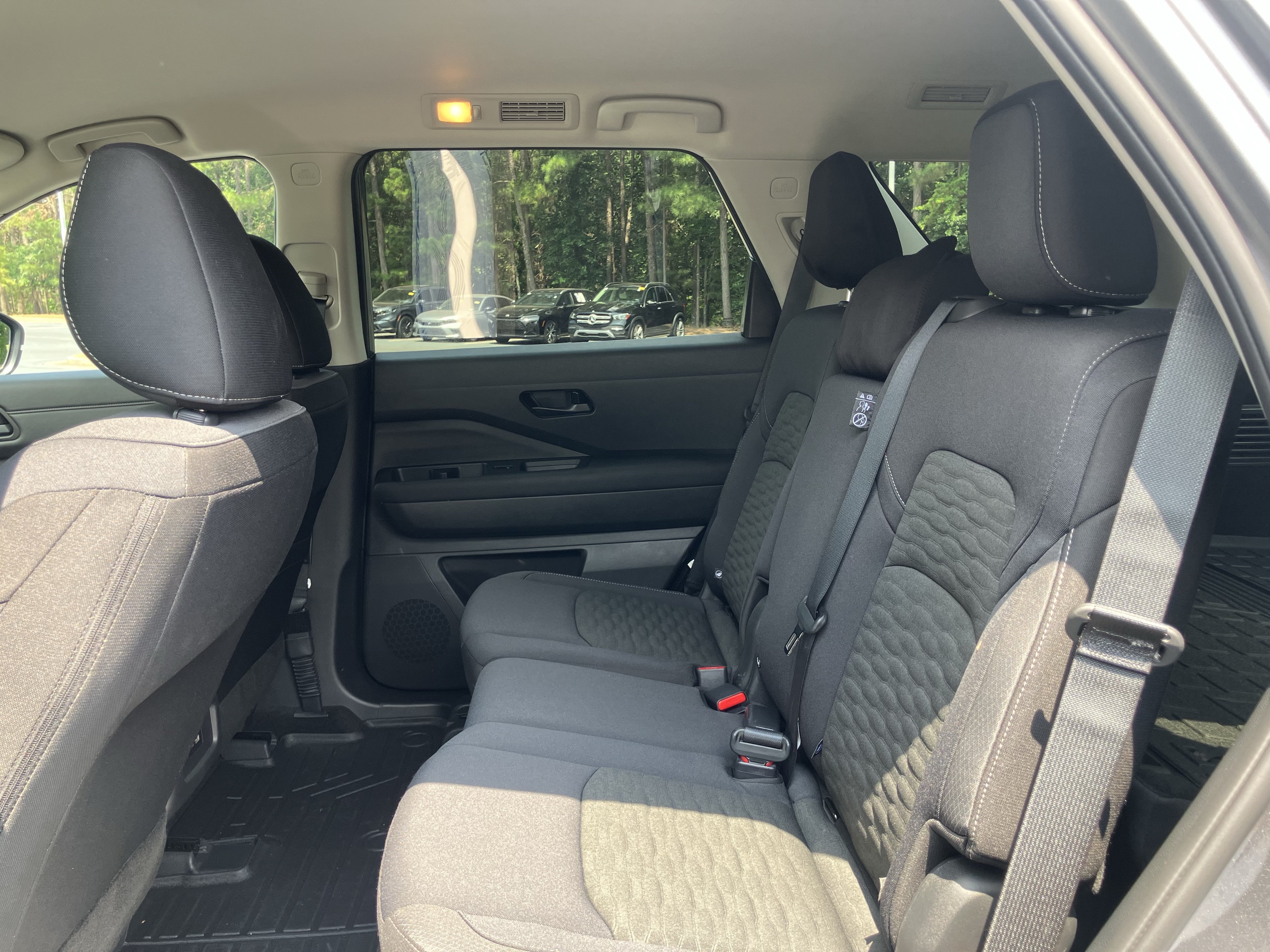 Used 2025 Nissan Pathfinder S FWD image 32