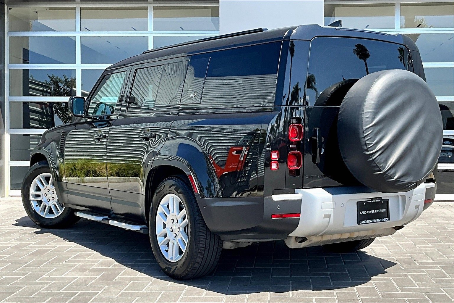 Used 2023 Land Rover Defender 130 S image 12