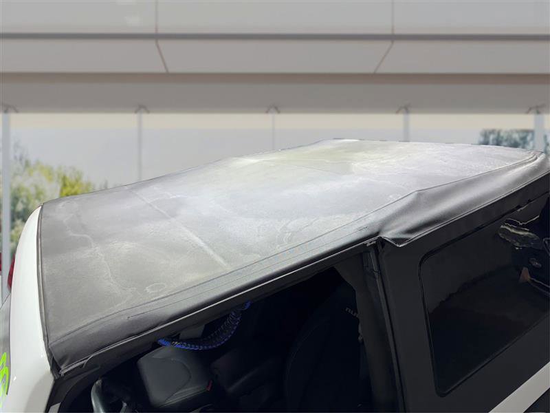 Used 2015 Jeep Wrangler Rubicon w/ Power Convenience Group image 11