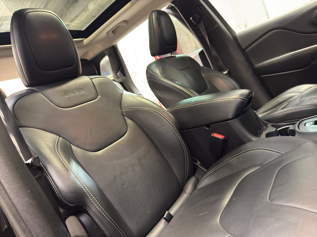 Used 2015 Jeep Cherokee Limited image 23