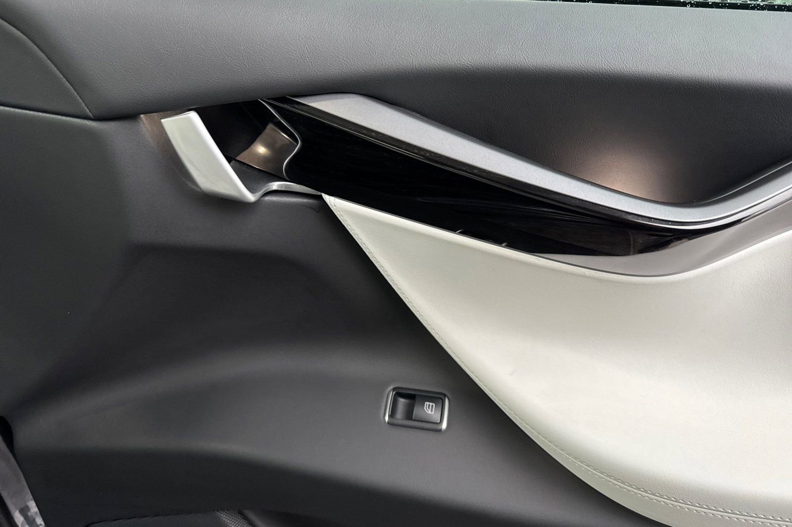 Used 2020 Tesla Model X Long Range image 32