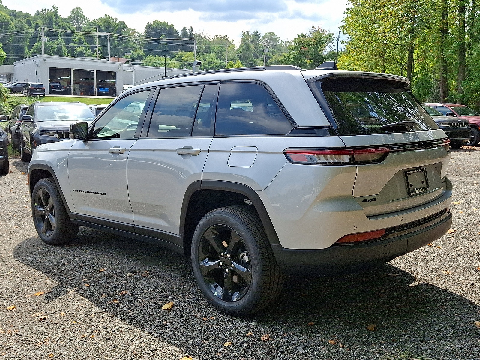 New 2025 Jeep Grand Cherokee Limited w/ Black Appearance Package AWD/4WD image 3